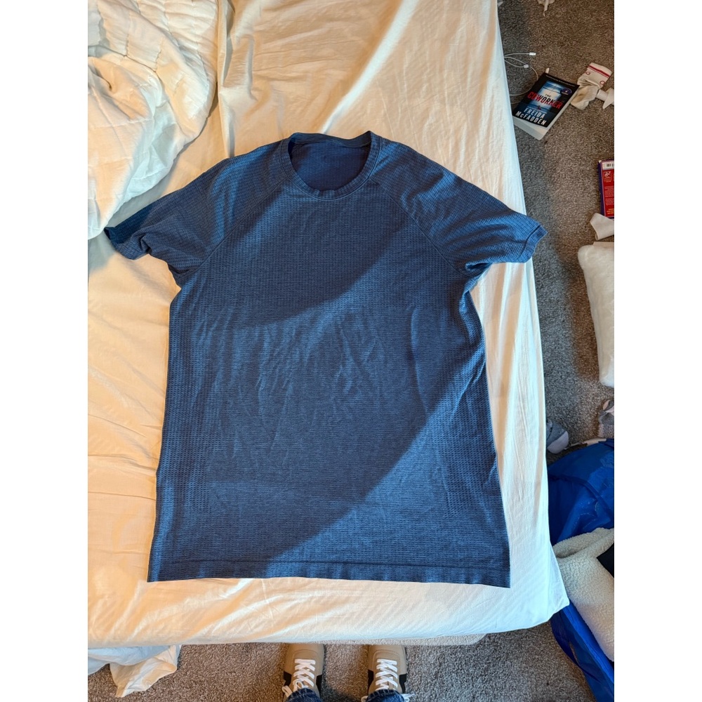 lululemon athletica Men's Navy Short Sleeve Tee - Picture 3 of 4